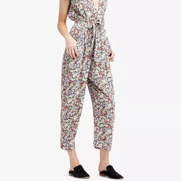 Like new Free People Ruffle Your Feathers floral jumpsuit size SM. - Picture 5 of 5